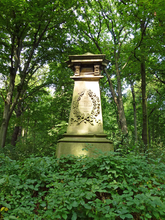 Das Curtius-Denkmal auf dem Kaiserberg (2012).