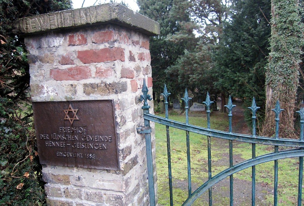 Eingangsbereich des jüdischen Friedhofs in Hennef-Geistingen (2013).