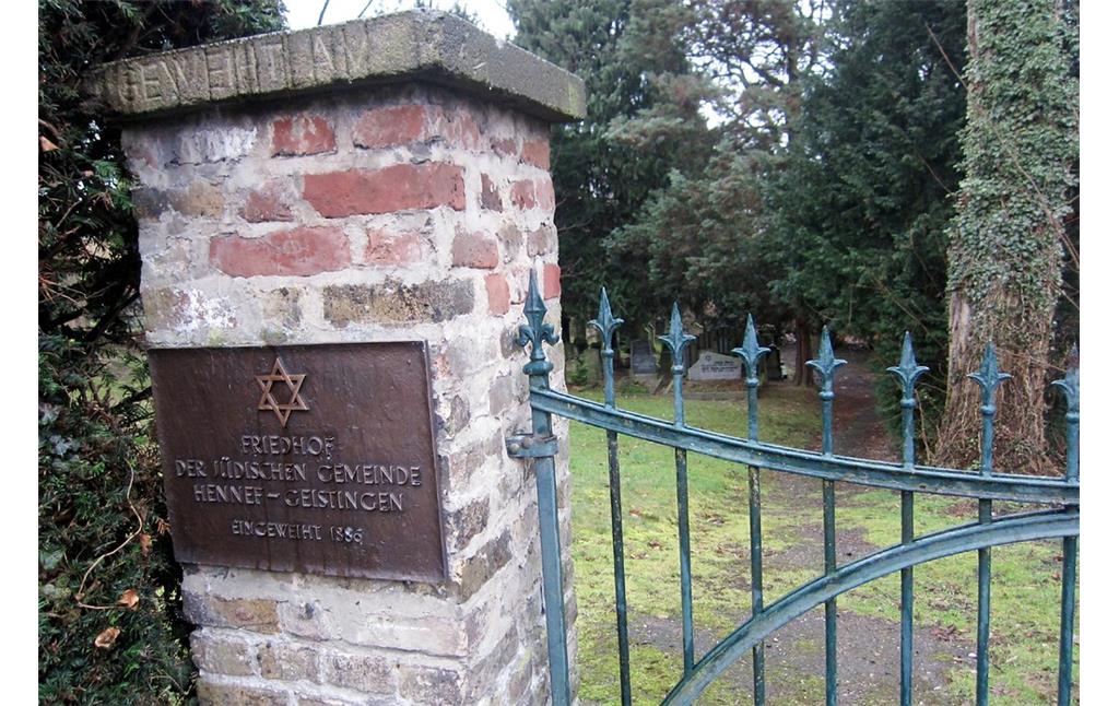 Eingangsbereich des jüdischen Friedhofs in Hennef-Geistingen (2013).