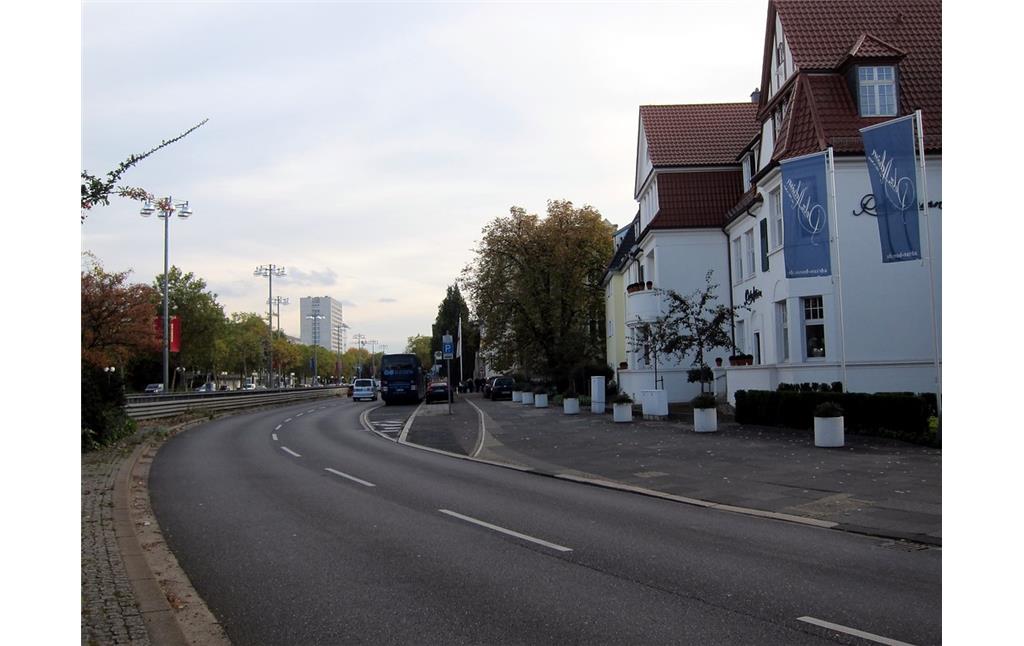 Blick in die Willy-Brandt-Allee im Bereich der Einmündung der Reuterstraße (2014)