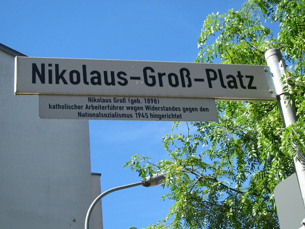 Der heutige Nikolaus-Groß-Platz in Euskirchen liegt nahe dem ehemaligen Standort des jüdischen Friedhofs Kölner Straße (2012).