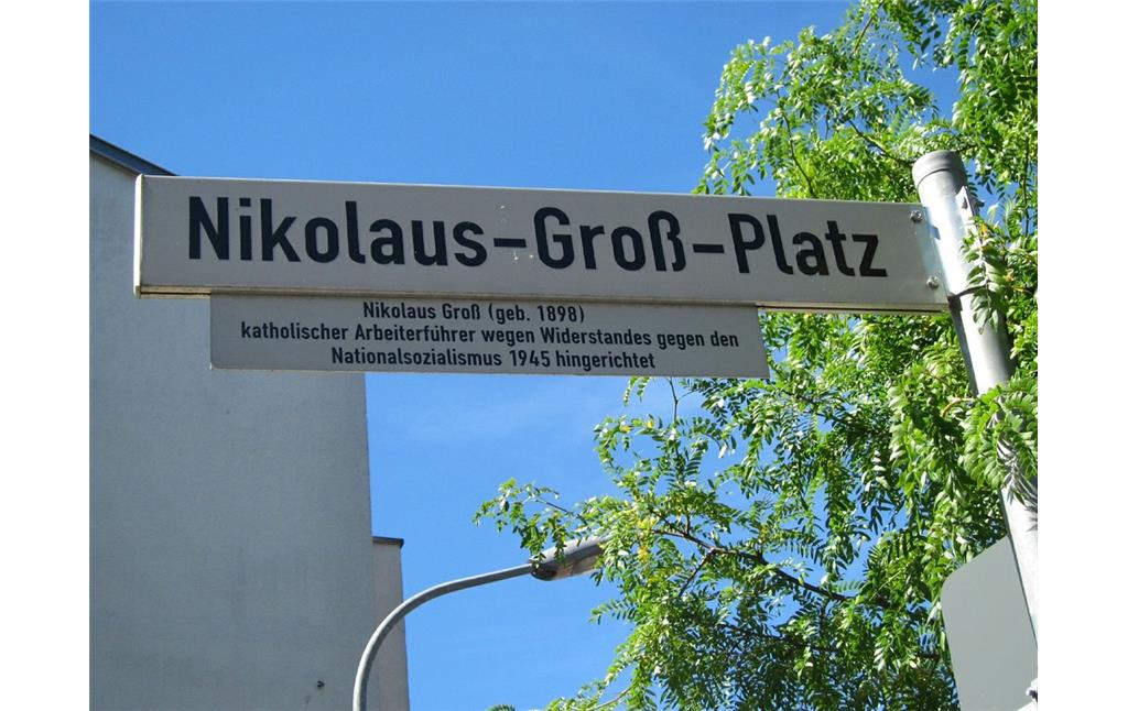 Der heutige Nikolaus-Groß-Platz in Euskirchen liegt nahe dem ehemaligen Standort des jüdischen Friedhofs Kölner Straße (2012).
