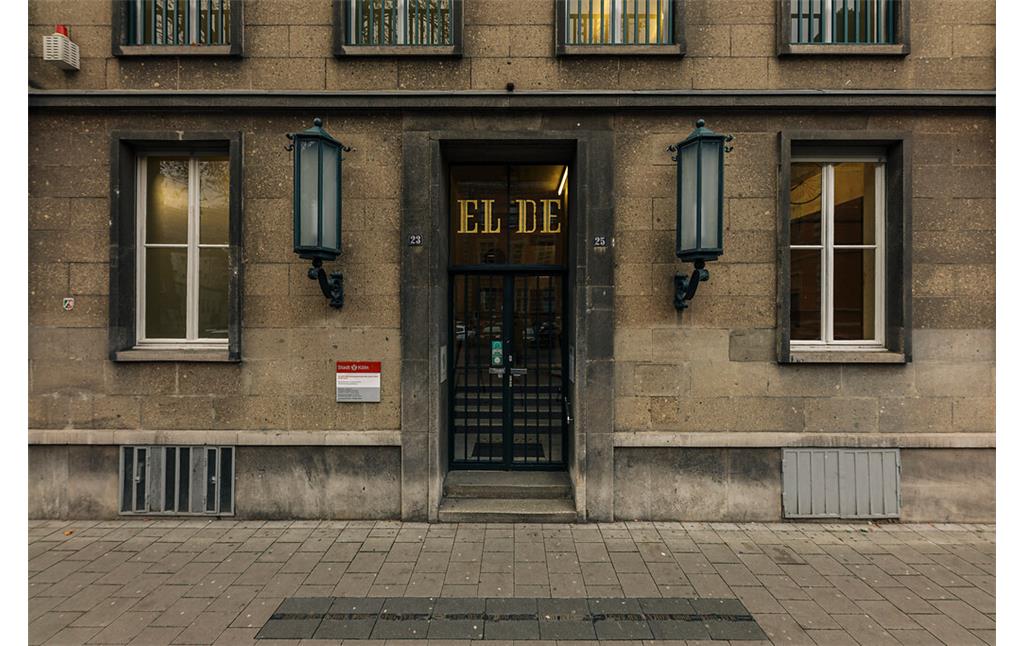 Außenansicht des EL-DE-Hauses am Appellhofplatz in Köln (2020).