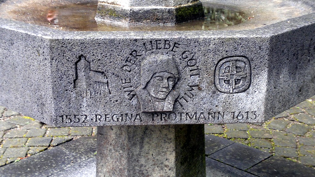 Darstellung der Regina Protmann am Simonsbrunnen in Sayn (2015)