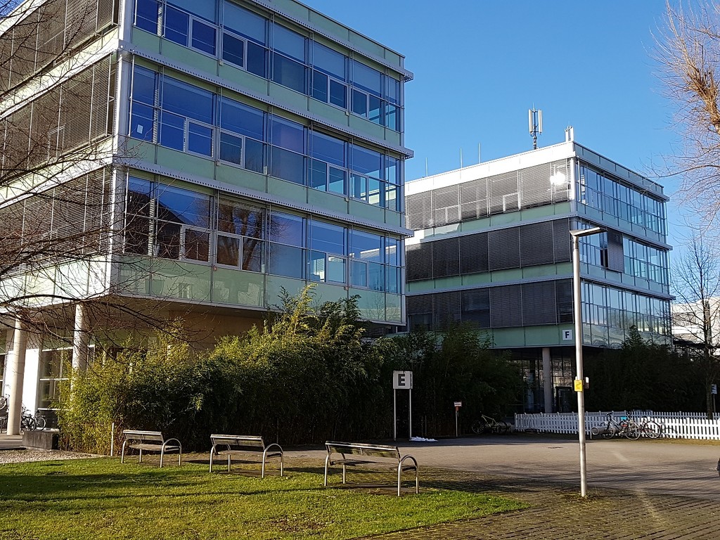 E- und F-Gebäude des Campus Koblenz der Universität Koblenz-Landau (2017).