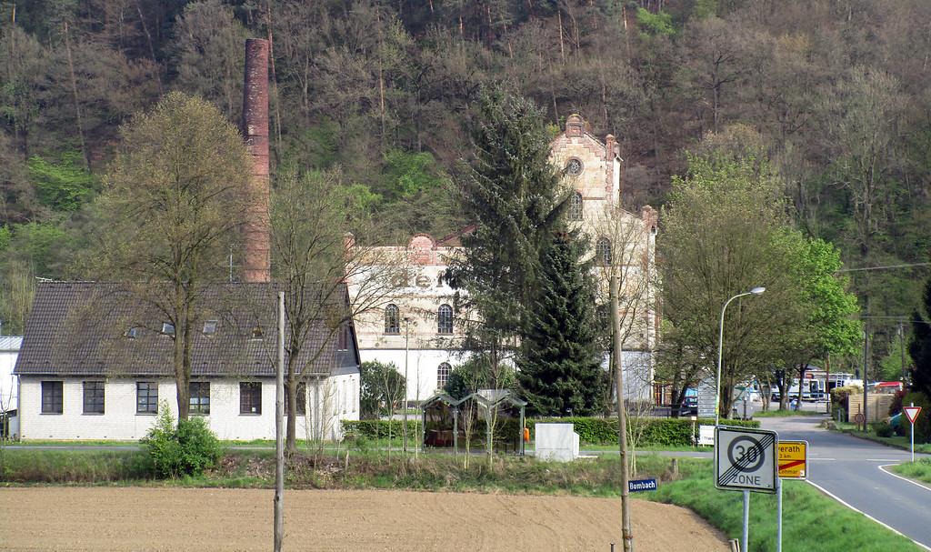 Blick von Bombach bei Lohmar-Honrath auf den Wohnplatz Aggerhütte mit dem Gewerbegebiet Aggerhütte / Aggermühle (2017).