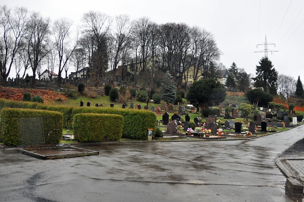Gräberreihen den jüngeren, heute noch belegten südlichen Teils des jüdischen Friedhofs am Weinberg in Wuppertal-Elberfeld (2014).
