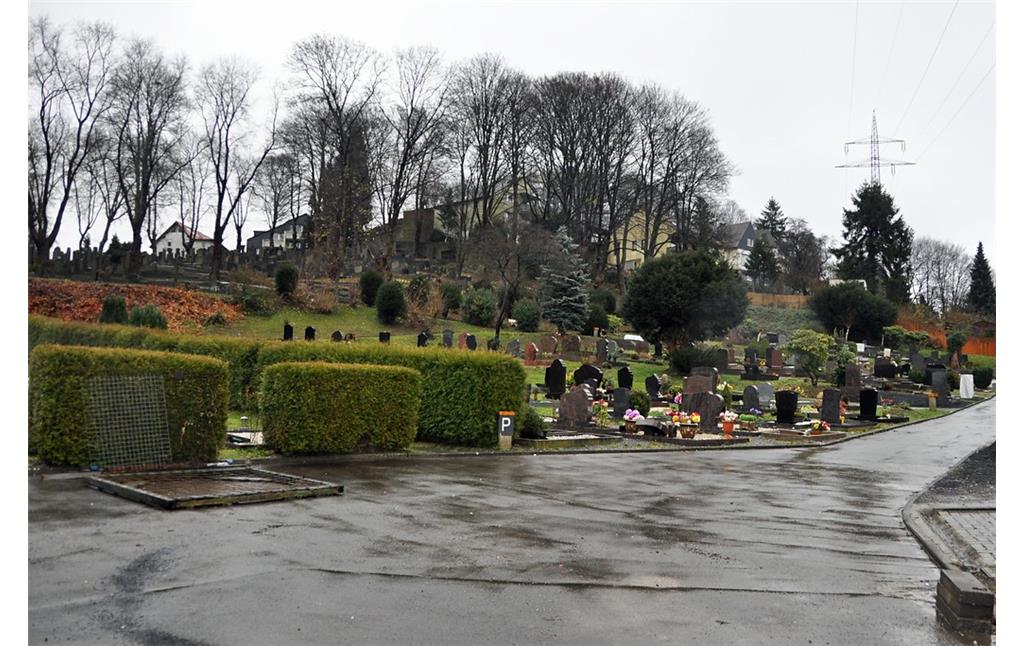 Gräberreihen den jüngeren, heute noch belegten südlichen Teils des jüdischen Friedhofs am Weinberg in Wuppertal-Elberfeld (2014).
