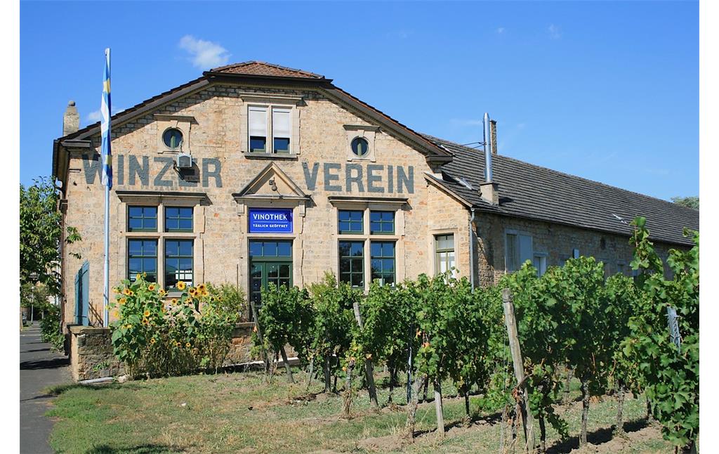 Winzerverein in Deidesheim, Blick auf die Vinothek (2019)