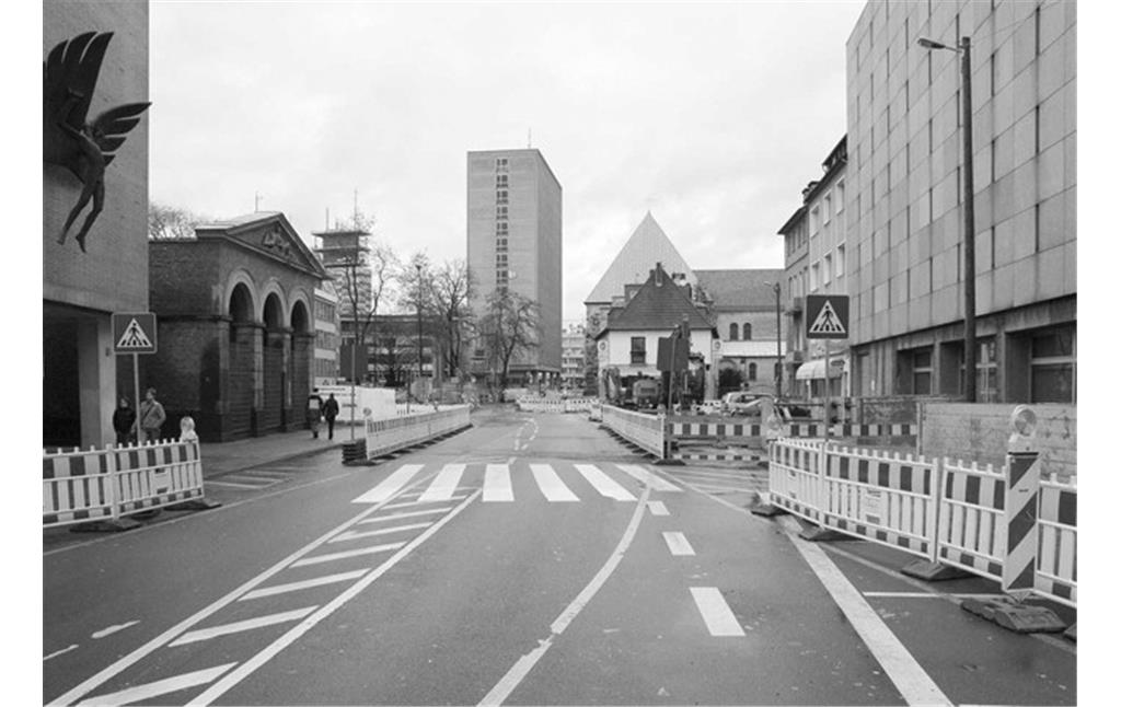 Blick von der Kölner Severinstraße in Richtung Waidmarkt während Vorbereitungen zum Bau der Nord-Süd-Stadtbahn (2005).