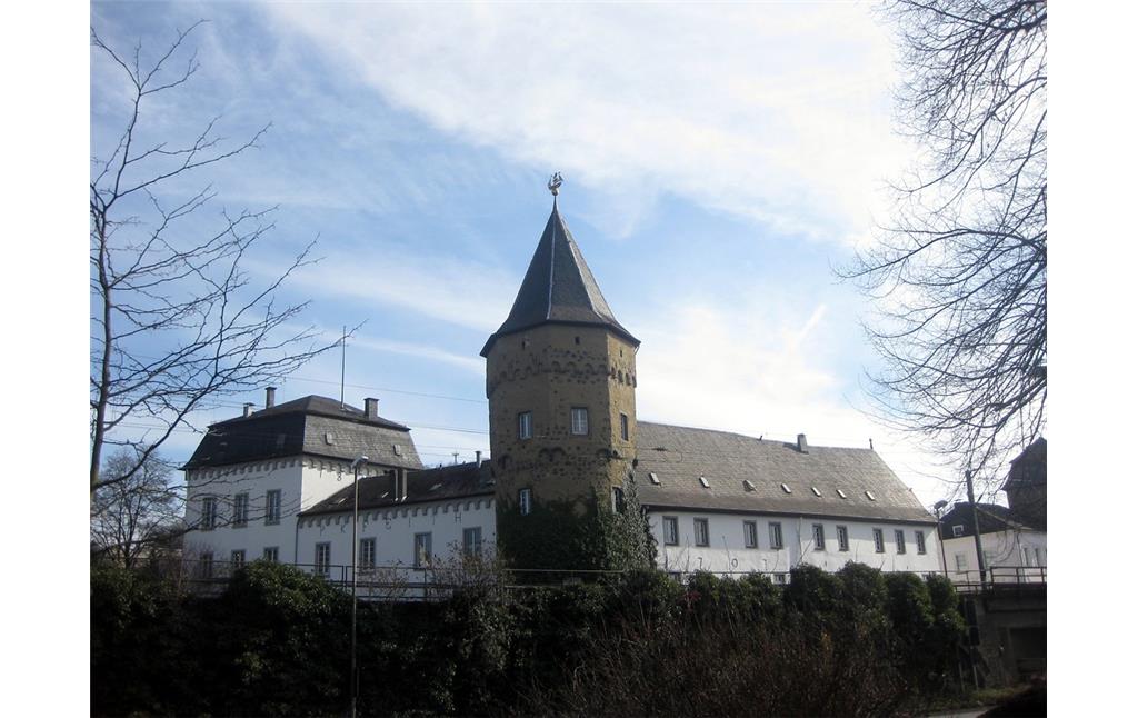 Gesamtansicht der Linzer Burg in Linz am Rhein (2015).