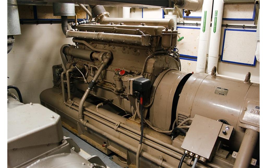 Generator zur Notstromerzeugung im ehemaligem Atombunker Ausweichsitz der Landesregierung NRW (2009)