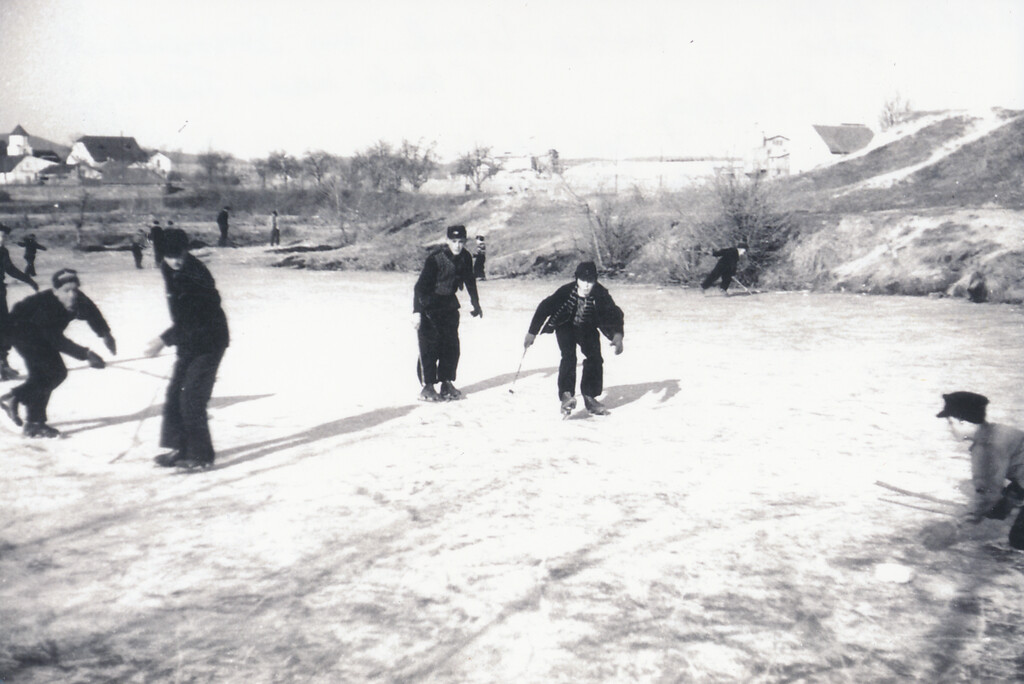 Der zugefrorene See am Ort des ehemaligen Grubenfeldes Krebsekaul in Plaidt (1953)