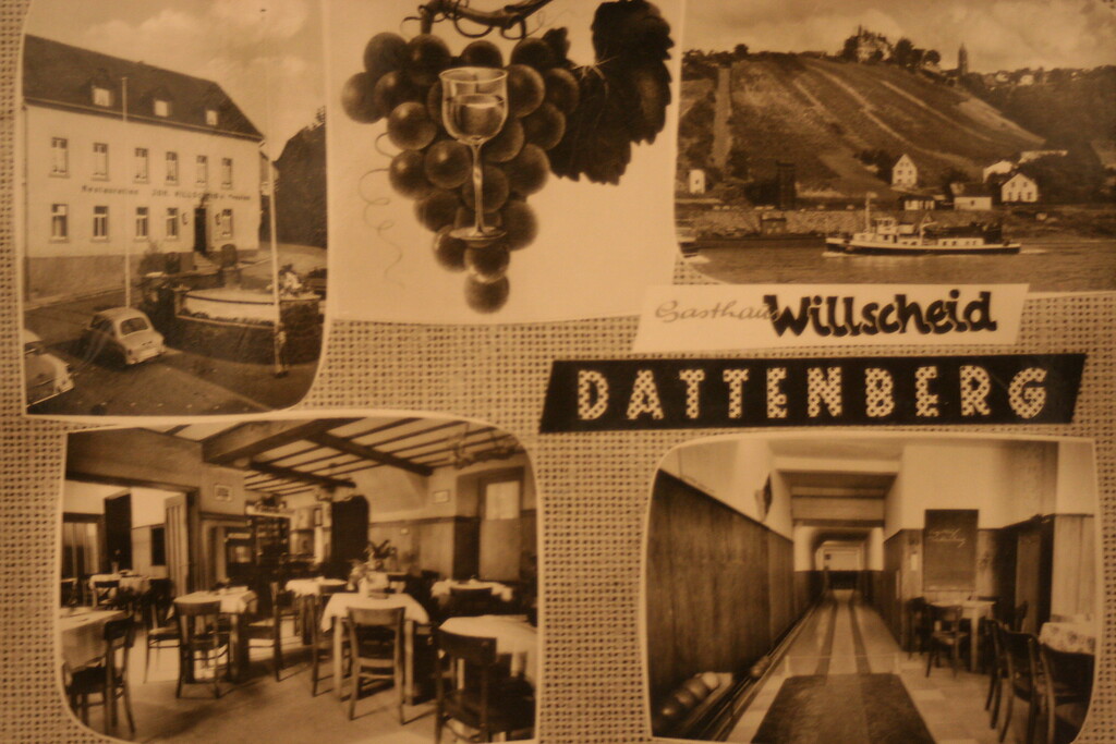 Historische Postkarte des Gasthauses Willscheid in der Ortsgemeinde Dattenberg (gelaufen in den 1960er Jahren).