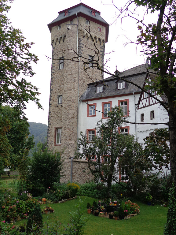 Schlossgarten mit Blick auf den großen Turm