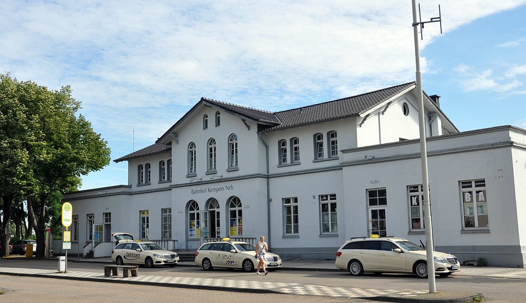 Das Empfangsgebäude des Bahnhofs Kempen am Niederrhein an der Geldernschen Kreisbahn, auch "Geldener Kleinbahn" oder "Feuriger Elias" genannt (2017).