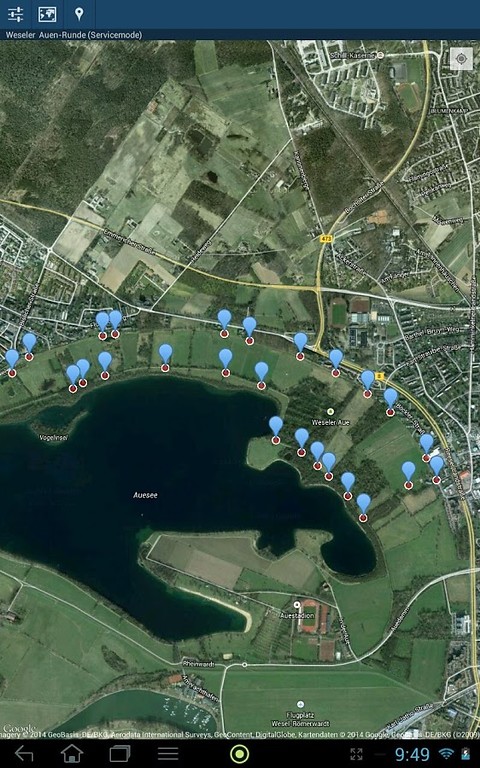 Bildschirm-Foto eines Mobilgerätes von der Anwendungssoftware "App in die Natur!". Es zeigt eine Übersichtskarte der Informationspunkte entlang des Naturlehrpfades durch das Naturschutzgebiet Weseler Aue (2014).