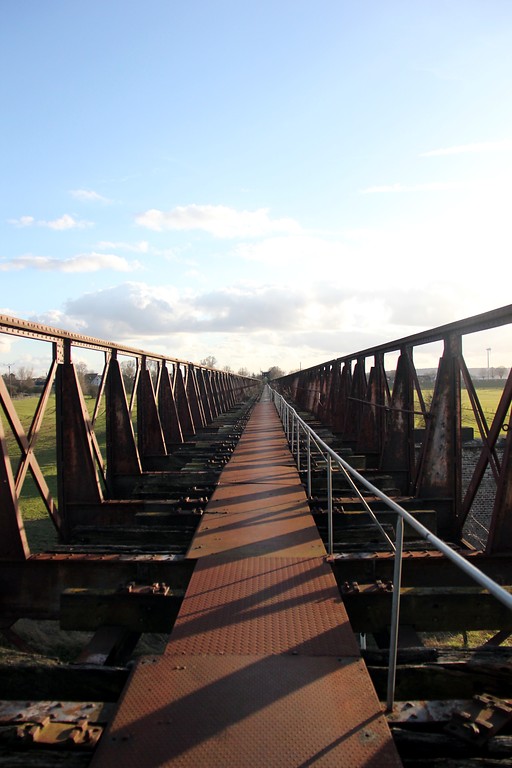 Der eingleisige Brückenkörper der Hochwasserbrücke der Griethausener Eisenbahnbrücke (2016)