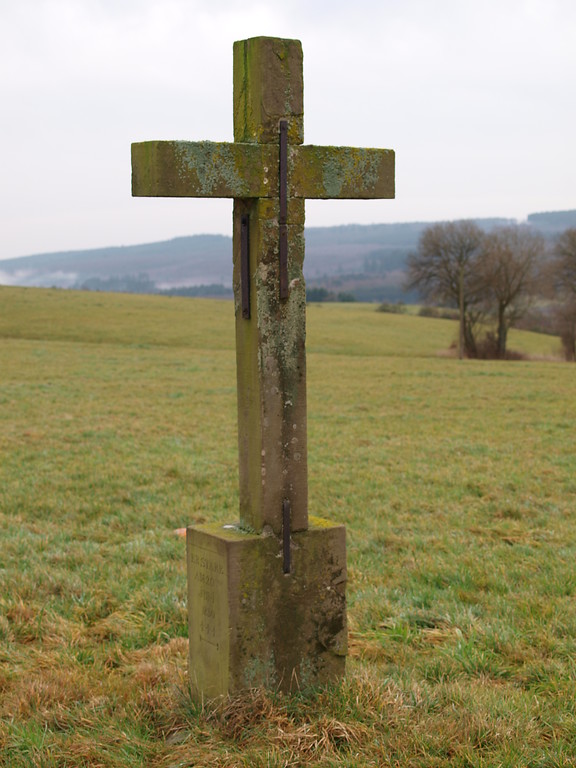 Rückansicht von "Tillmanns Kreuz" bei Dörrebach (2015)