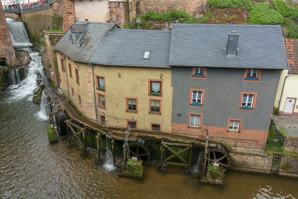 Der Mühlenkomplex Hackenberger Mühle im Leukkessel in Saarburg (2019)