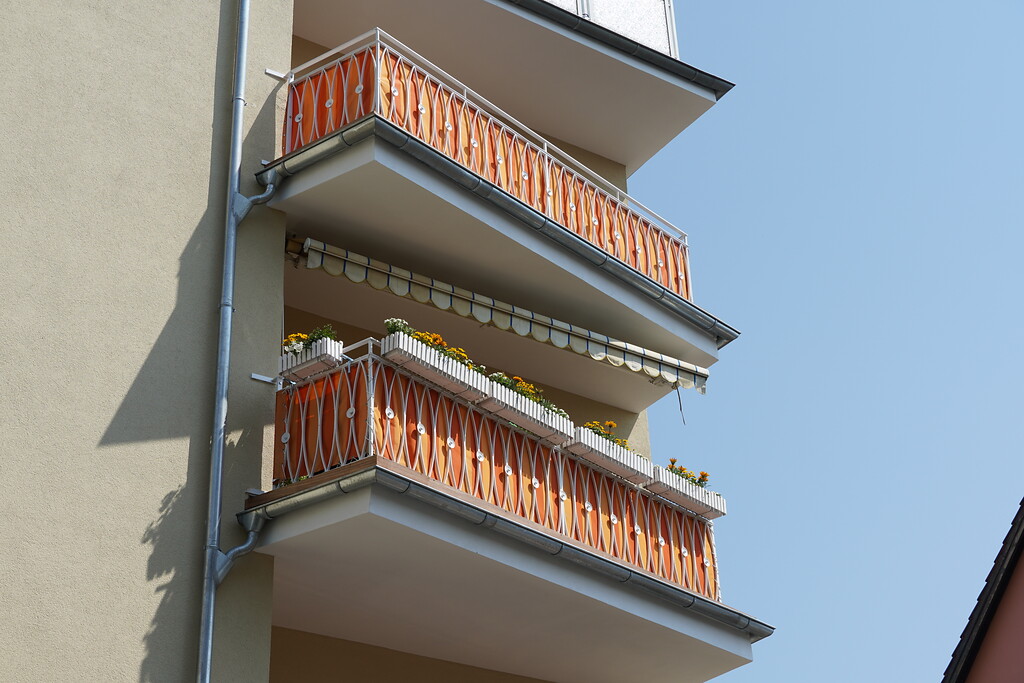 Balkone am Eckhaus Dürener Straße/Schumannstraße in Lindenthal (2022)