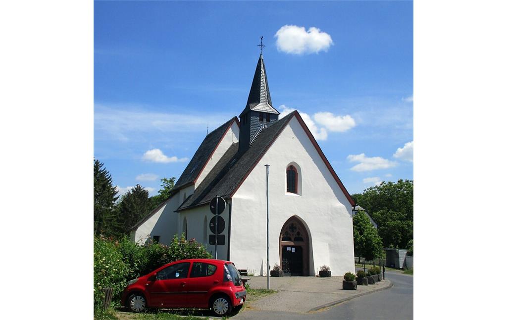 Die Wallfahrtskirche St. Maria und Maria Magdalena in Valwigerberg, Ansicht von Westen (2020).