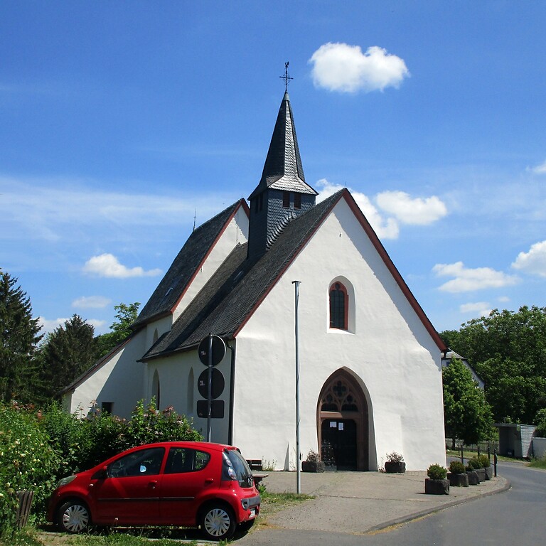 Die Wallfahrtskirche St. Maria und Maria Magdalena in Valwigerberg, Ansicht von Westen (2020).