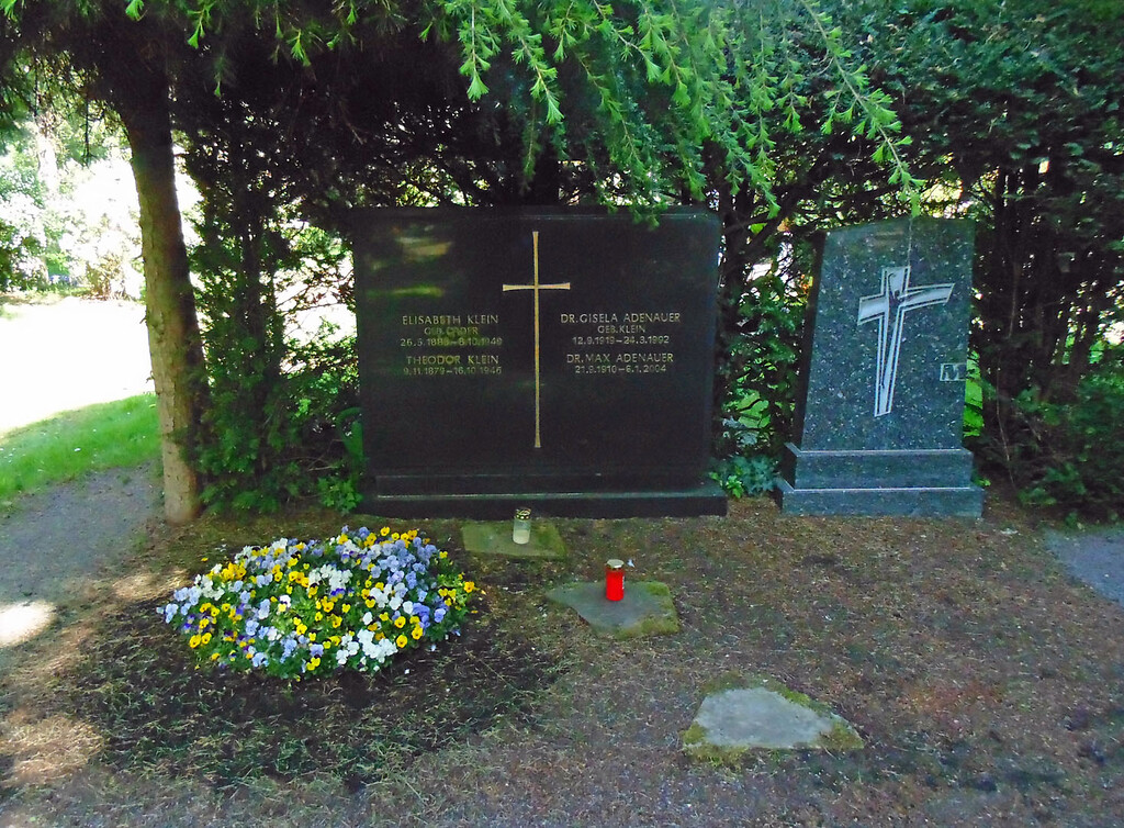 Das Grab von Max Adenauer und seiner Gattin Gisela, geborene Klein, auf dem Melatenfriedhof in Köln-Lindenthal (2020).