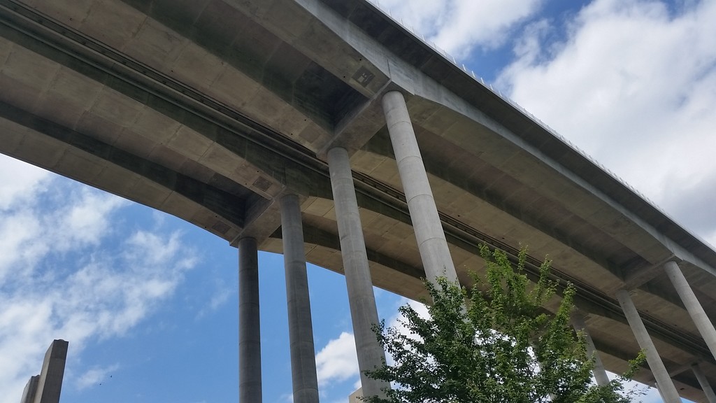 Unterseite der neuen Autobahnbrücke bei Limburg (2017)