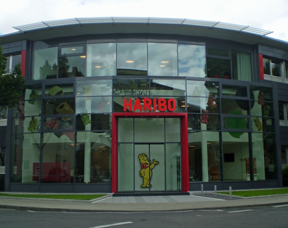 HARIBO in Bonn-Kessenich, Eingangsbereich der Konzernzentrale in der Hans-Riegel-Straße 1 (2012).