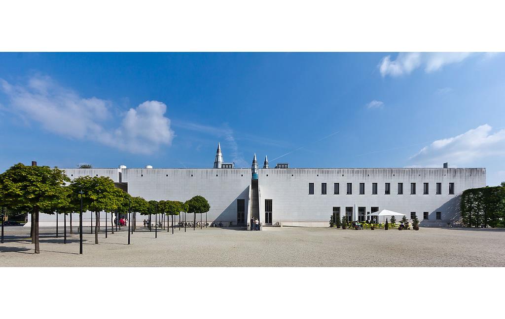 Nordwestliche Ansicht auf die Kunst- und Ausstellungshalle der Bundesrepublik Deutschland, die Bonner "Bundeskunsthalle" (2014).