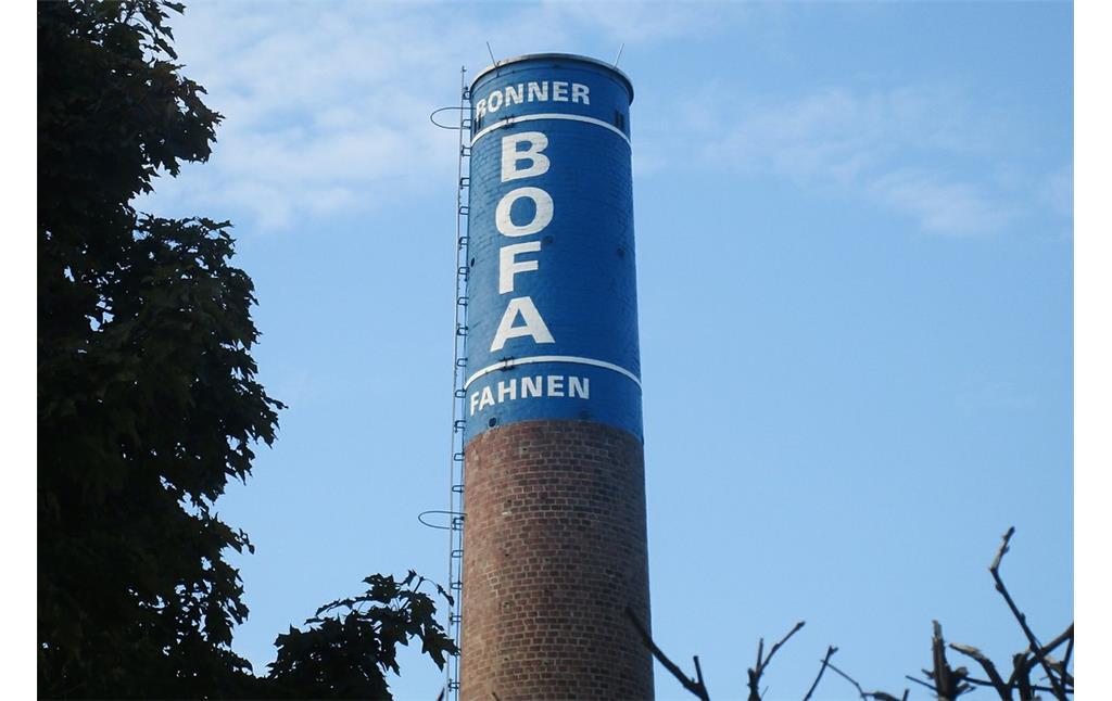 Fabrikschornstein der Fahnenfabrik BOFA in Bonn-Graurheindorf (2016).