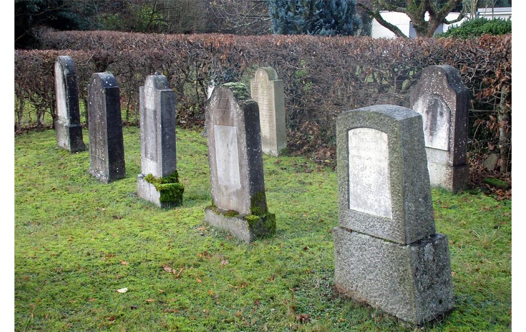 Gräberreihen auf dem jüdischen Friedhof Gemünd in der Kölner Straße (2016)