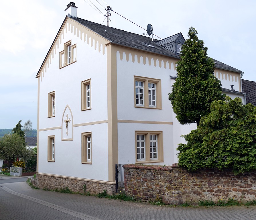 Ansicht des alten Pfarrhauses in Dörrebach (2016)