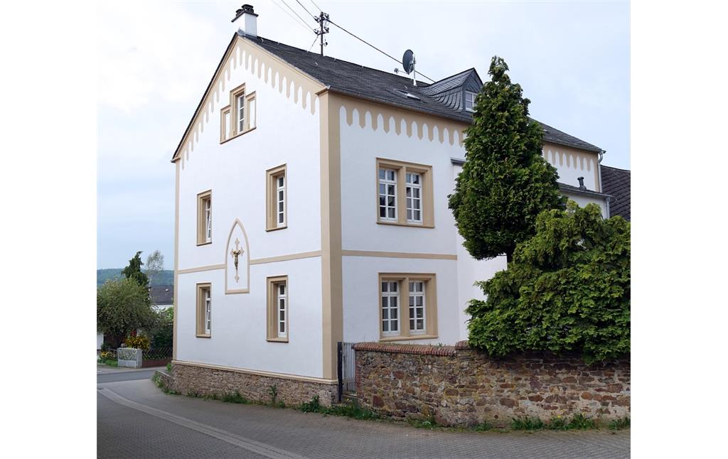Ansicht des alten Pfarrhauses in Dörrebach (2016)