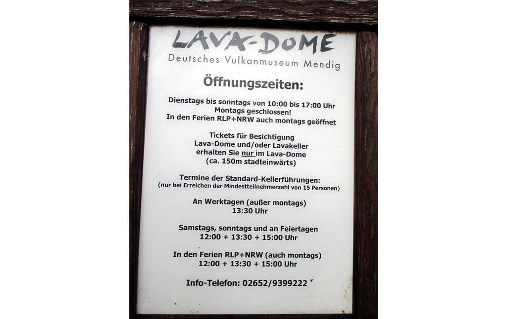 Informationstafel zum Deutschen Vulkanmuseum "Lava-Dome" in Mendig (2015).