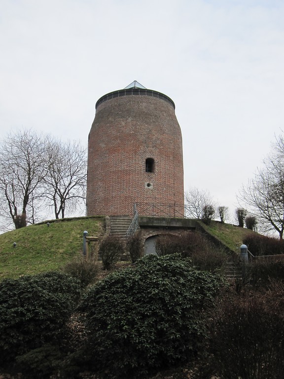 Der erhaltene Turm der Hohen Mühle in Uedem, einer ehemaligen Windmühle (2011)