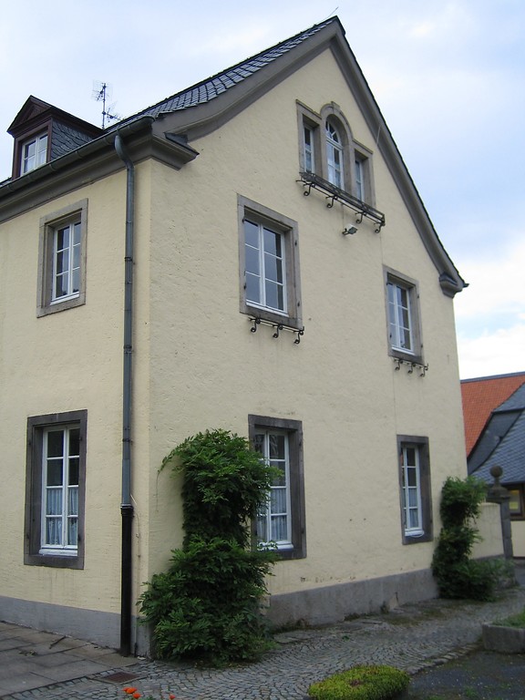Ein Wirtschaftsgebäude der Zisterzienserabtei Heisterbach in Königswinter-Oberdollendorf (2005).