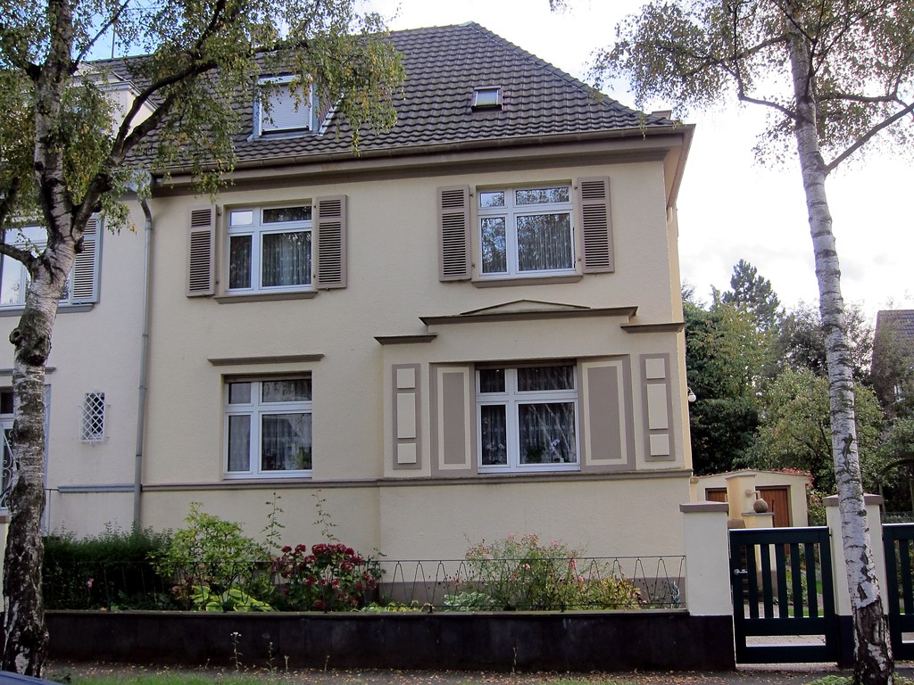 Frontansicht des Wohnhauses Coburger Straße 21 in Bonn (2014)