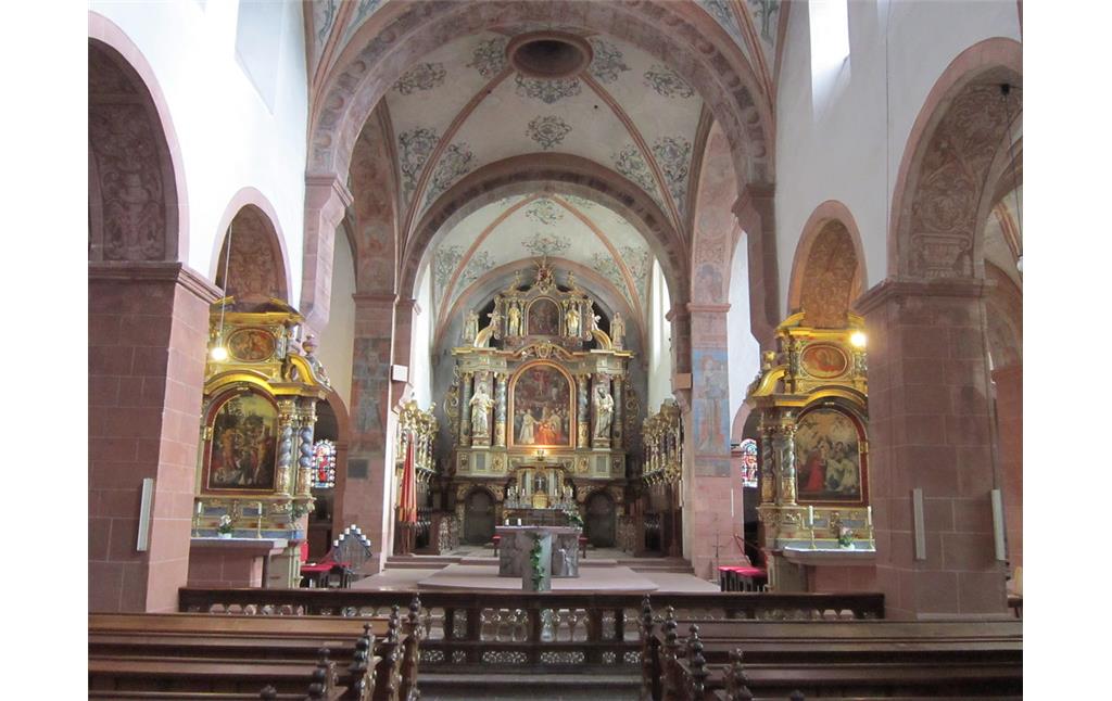Blick in das Innere auf den Hochaltar der Basilika von Kloster Steinfeld (2013).