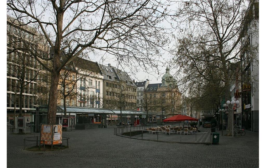 Friedensplatz mit Bushaltestelle (2012)