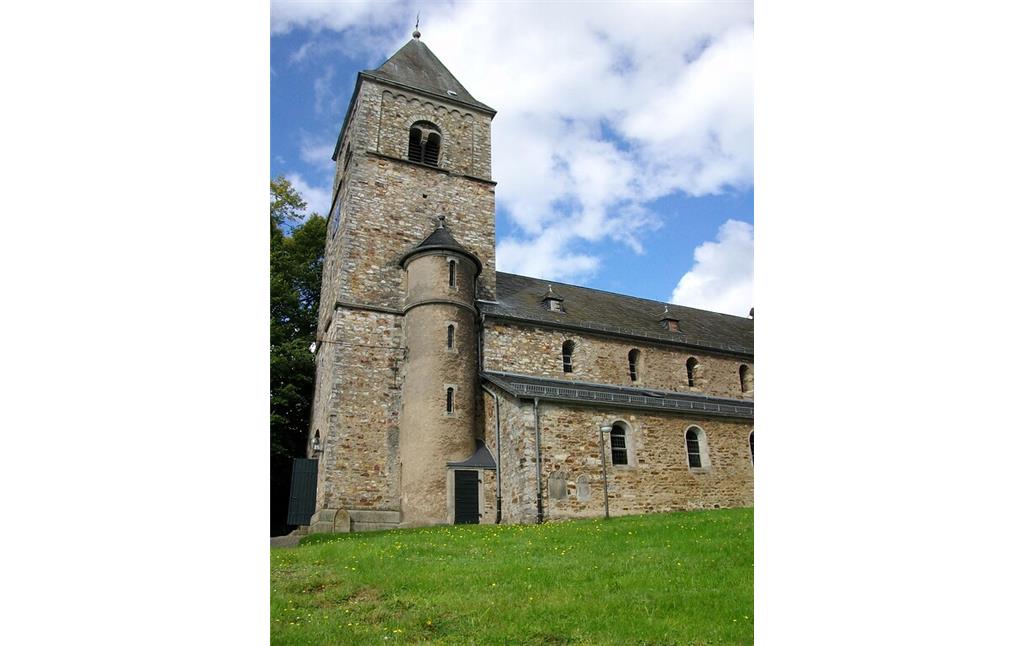 Kirchturm mit angebautem Treppenturm der evangelischen Kirche in Birnbach (2017)