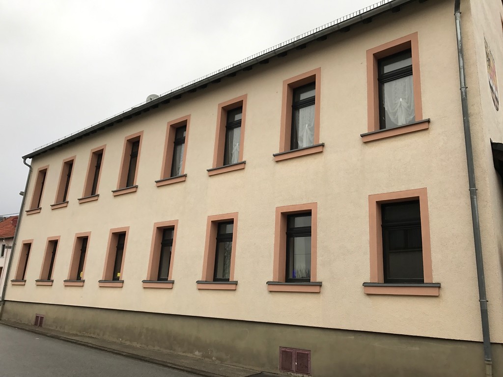 Frontseite der alten Schule Seibersbach (2017)
