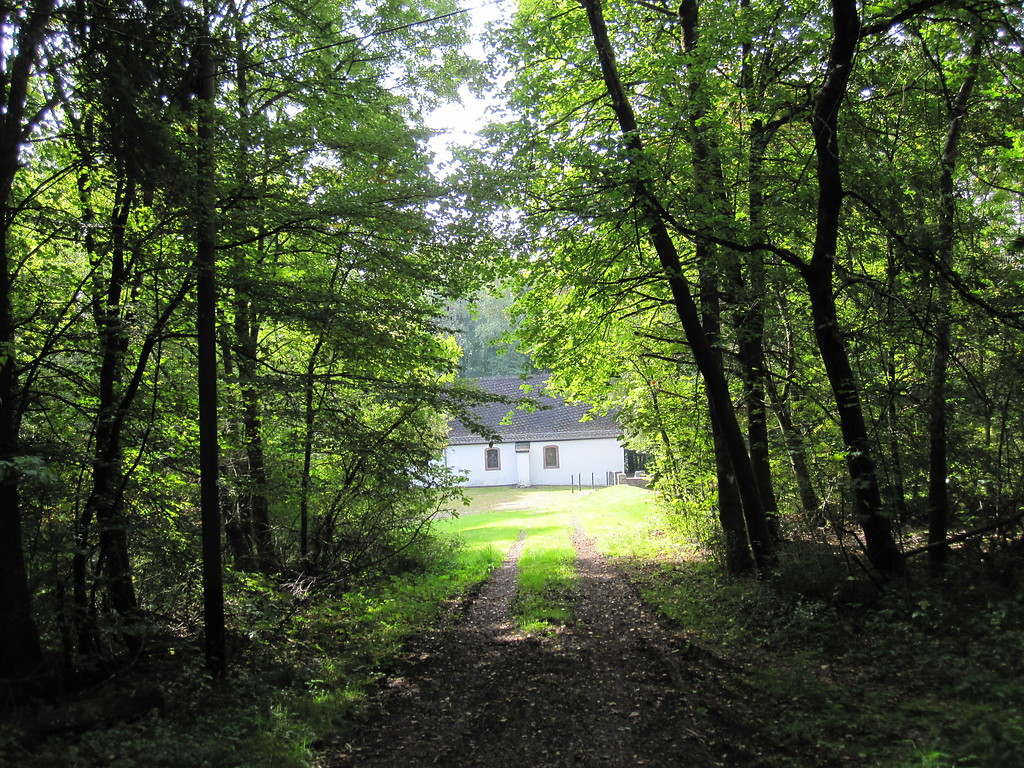 Die im Wald bei Kelberg gelegene Schwarzenbergkapelle (2010).