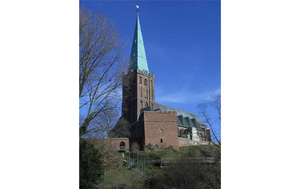 St. Gangolf, Kirche des früheren St. Gangolfus-Chorherrenstifts auf dem Heinsberger Burg- und Kirchberg (2008).