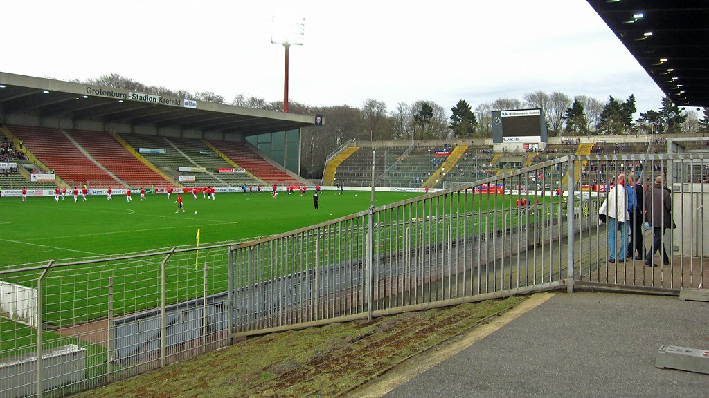Grotenburg-Stadion, Blick aus südwestlicher Richtung in das Stadion (2013)