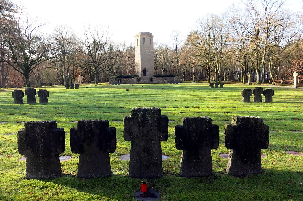 Der Ehrenfriedhof und die Kriegsgräberstätte Kolmeshöhe bei Bitburg (2015).