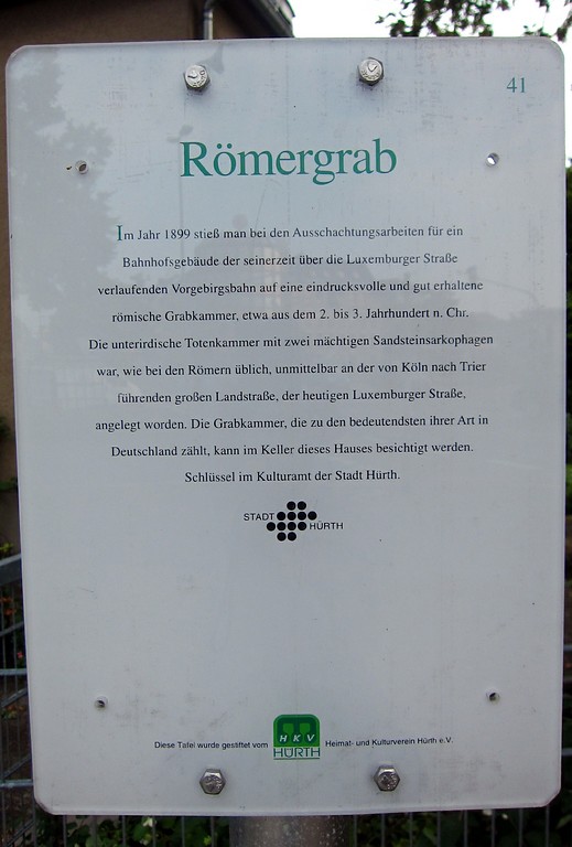 Hinweistafel zum Römergrab in der Kaulardstraße 2 in Hürth-Efferen (2013).