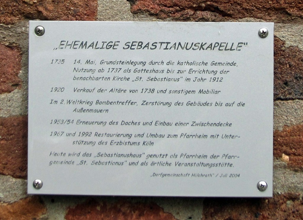 Eine Informationstafel an der ehemaligen Sebastianuskapelle in Hülchrath (2014)