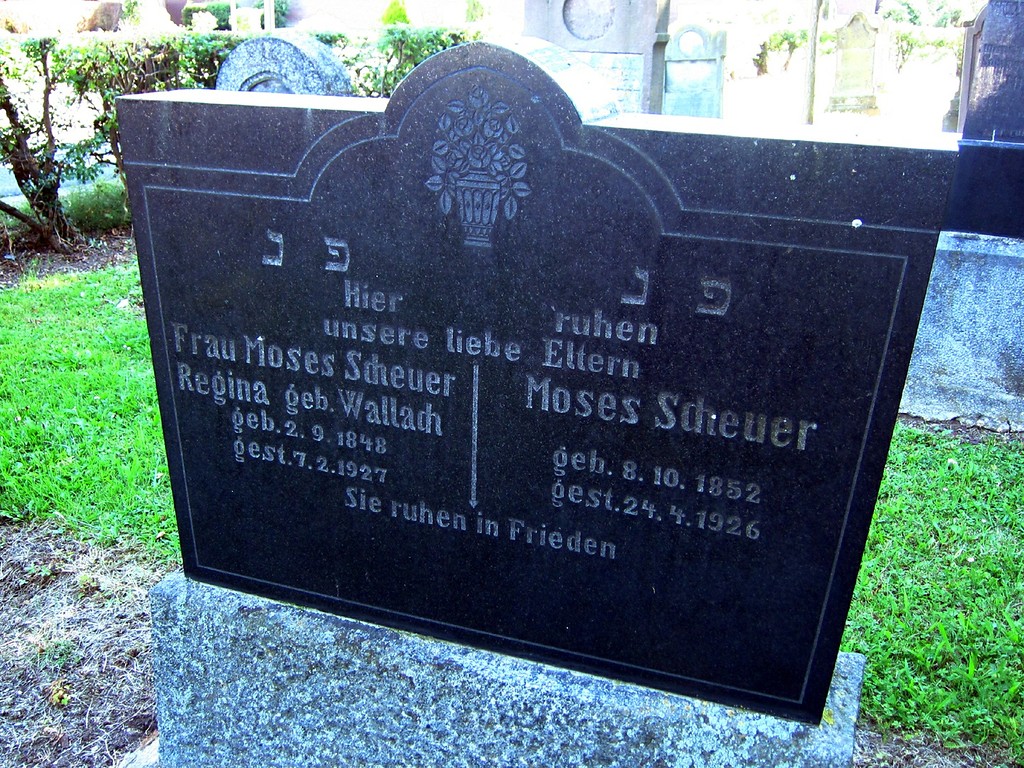 Grabstein auf dem jüdischen Friedhof in Sinzenich (2012)